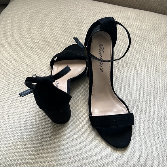 Heels - Picture 6 of 7